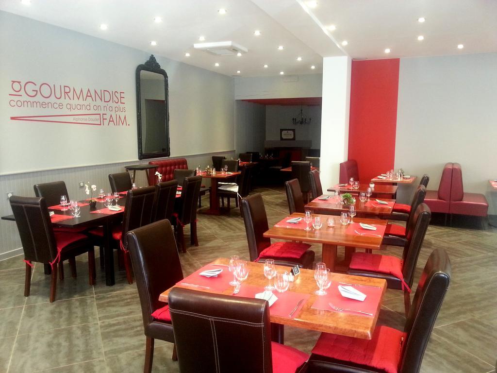 Hotel-Restaurant Des Voyageurs Le Cheylard Экстерьер фото